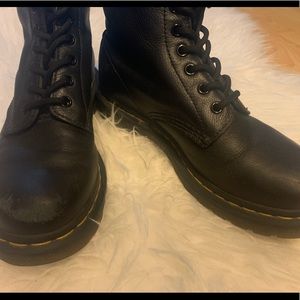 Dr Martens Pascal 8 eye boots